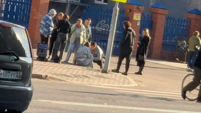 Женщину сбили на пешеходном переходе в Барнауле / Фото: amic.ru