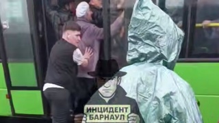 Переполненный автобус / Кадр из видео: "Инцидент Барнаул"