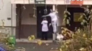 Учительница оттаскала дочь за волосы / Кадр из видео: Kras Mash