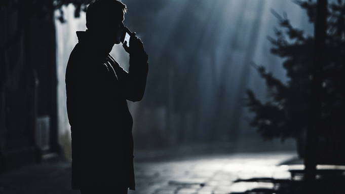 Телефонный мошенник /Сгенерировано midjourney / amic.ru