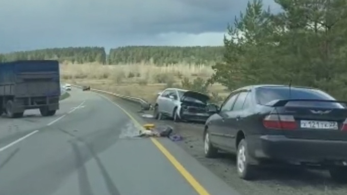 Место ДТП / Фото: Telegram-канал "Подслушано Барнаул"