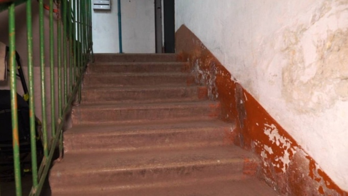 Подъезд дома / Фото: "Народный Фронт | Алтайский край"