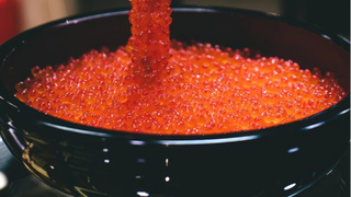 Красная икра / Фото: unsplash.com / Oxa Roxa