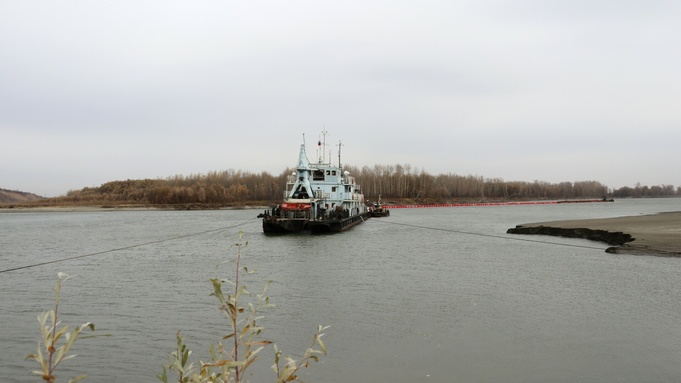Подготовка речного водозабора к зиме / Фото: пресс-служба "Росводоканал Барнаул / Лилия Болатаева