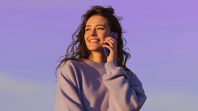 Девушка говорит по телефону / Фото предоставлено пресс-службой "Ростелекома"