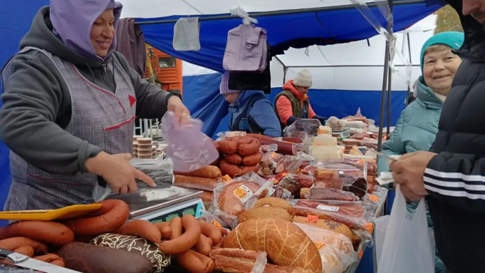 Ярмарка выходного дня / Фото: мэрия Барнаула