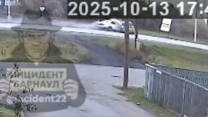 Столкновение авто в Мамонтово / Кадр из видео: 