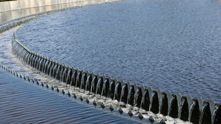 Очищенные сточные воды на очистных канализационных сооружениях "Росводоканал Барнаул" / Фото: пресс-служба компании