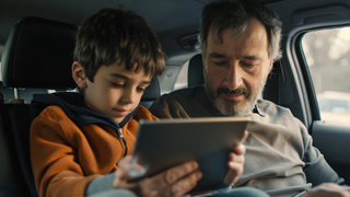 Автомобили, машина, дети / Фото: сгенерировано ИИ Midjourney / amic.ru