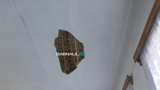 Потолок к школе / Фото: Barnaul22