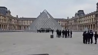 Ограбление Лувра в Париже / Фото: Baza