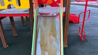 Облитая маслом горка в Славгороде / Фото: глава Славгорода Людмила Подгора