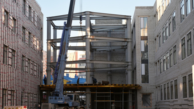 Школа в квартале 