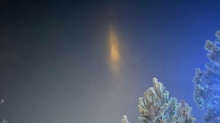 Световой столб в небе над Барнаулом / Фото: "В курсе 22"