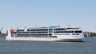 Круизный лайнер "Владимир Жириновский" / Управление пресс-службы и информации администрации губернатора Астраханской области