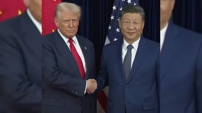 Рукопожатие Трампа и Си Цзиньпина / Кадр из видео: Magno News