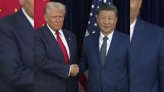 Рукопожатие Трампа и Си Цзиньпина / Кадр из видео: Magno News