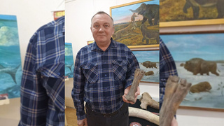 Кость зубра в руках у жителя Удмуртии / Фото: Музей-заповедник "Иднакар" / "ВКонтакте"