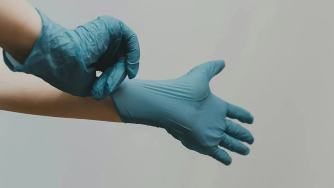 Медицинские перчатки / Фото: Clay Banks / unsplash.com
