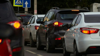 Машины / Фото: Kathy / unsplash.com