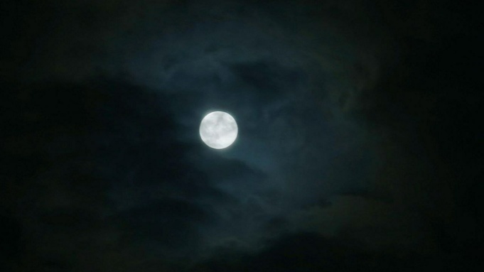 Суперлуние над Барнаулом / Фото: Екатерина Смолихина / amic.ru