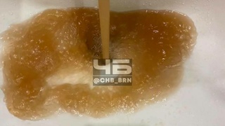 Коричневая вода / Фото: "Черное и Белое Барнаул"