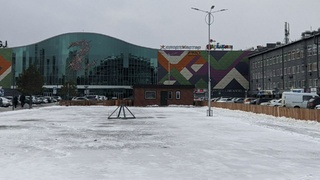 Каток возле ТРЦ "Галактика" / Фото: amic.ru