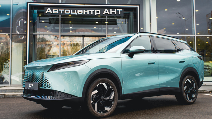 Omoda C7 в Автоцентре АНТ / Фото: Семен Рогожников