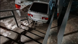 Заблокированный выход / Фото: "Черное и Белое Барнаул"