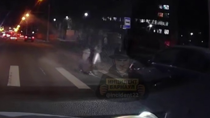 Пешеходы перед ДТП / Кадр из видео: 