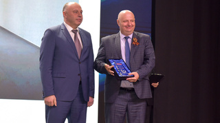 Награждение Немецкого национального района за победу в конкурсе 2024 года в номинации "Объекты культуры" / Фото: altairegion22.ru