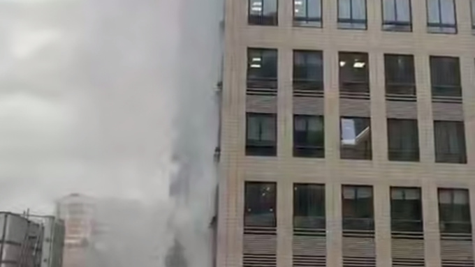 Пожар в отеле Москвы / скриншот из видео телеграм-канала Mash