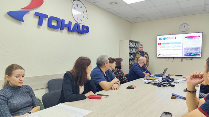 Совещание в "Тонар Плюс" / Фото с сайта ackr22.ru