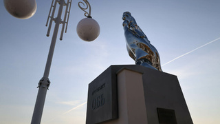 Скульптура на набережной Барнаула / Фото: amic.ru