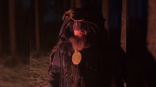 Шаман Дмитрий Медведев / Кадр из видео: "Осторожно, новости"