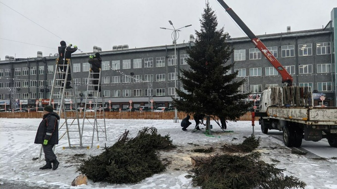 Новогодний городок у ТЦ 