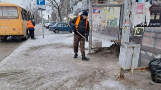 Обработка улиц от гололеда / Фото: администрация Барнаула