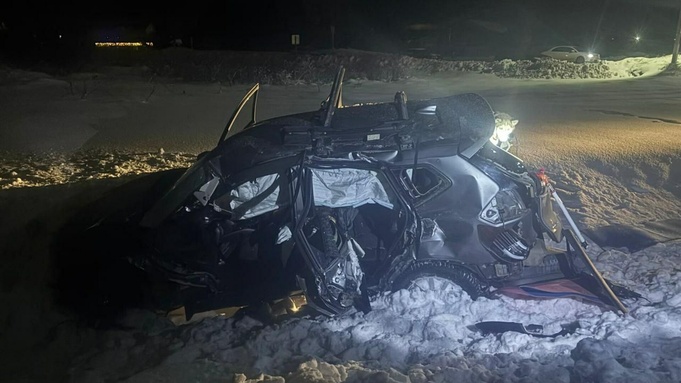 Иномарка столкнулась с поездом / Фото: Госавтоинспекция Новосибирской области