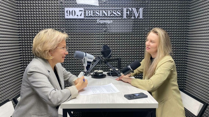 Ирина Прокофьева и Маргарита Прохорова / Фото: радиостанция Business FM (Бизнес ФМ) Барнаул