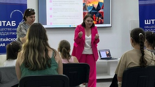 Подготовка к спектаклю "Новогодние приключения Маши и Вити" / Фото: amic.ru