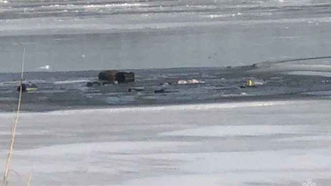 Полынья, в которую провалились мужчины / Фото: МЧС Алтайского края