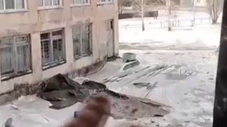 Упавшая крыша / Кадр из видео: "Вести Алтай"