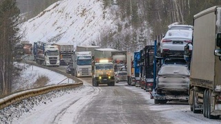 Мегапробка на Байкале / Фото: Baza