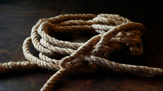 Веревка / Изображение сгенерировано ИИ FusionBrain.AI от Sber AI / amic.ru