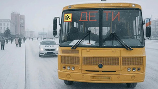 Автомобиль Госавтоинспекции сопровождает школьные автобусы / Изображение сгенерировано нейросетью