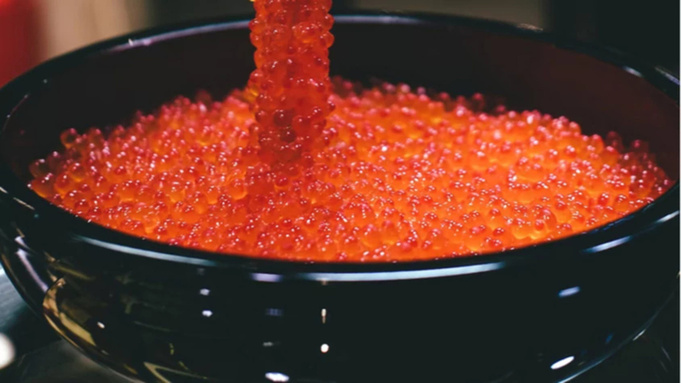 Красная икра / Фото: unsplash.com / Oxa Roxa