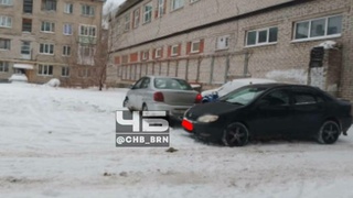 Заблокированное авто / Фото: "Черное и Белое Барнаул"