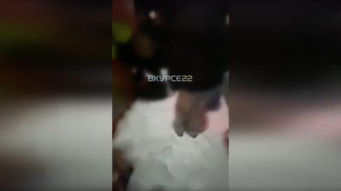 Подростки избили девочку / Фото: скриншот из видео 