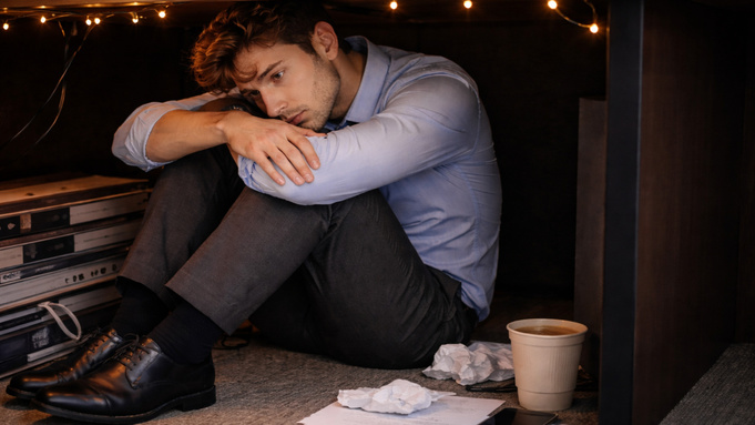 Уставший Ваня &ndash; герой чат-бота amic.ru / Изображение сгенерировано Dall-E