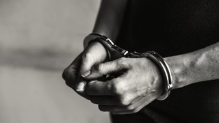 Наручники. Преступление / Фото: rawpixel.com on Freepik